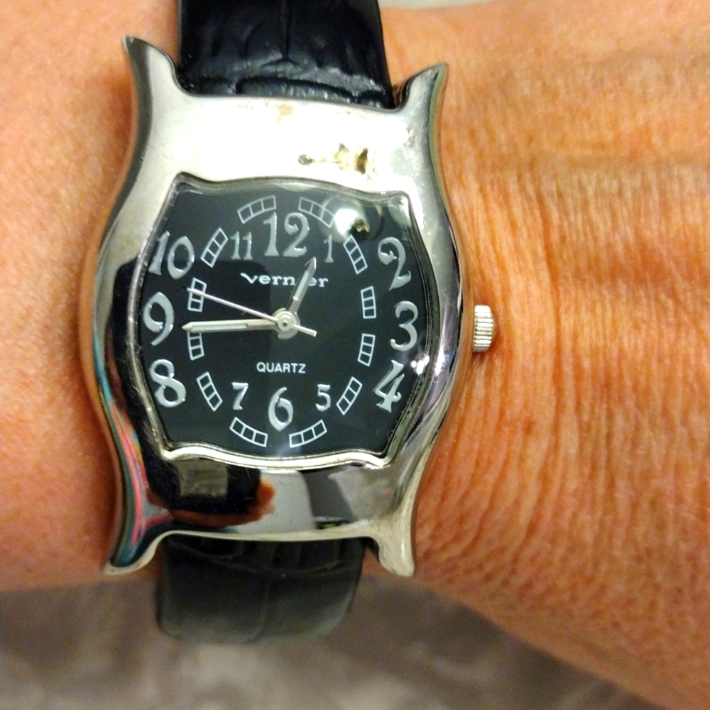 Vernier by 7 quest quartz watch.